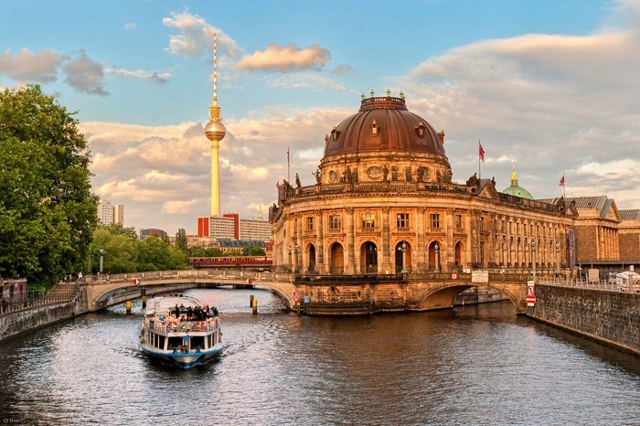 Đảo Bảo tàng là điểm tham quan gần tháp truyền hình Berlin