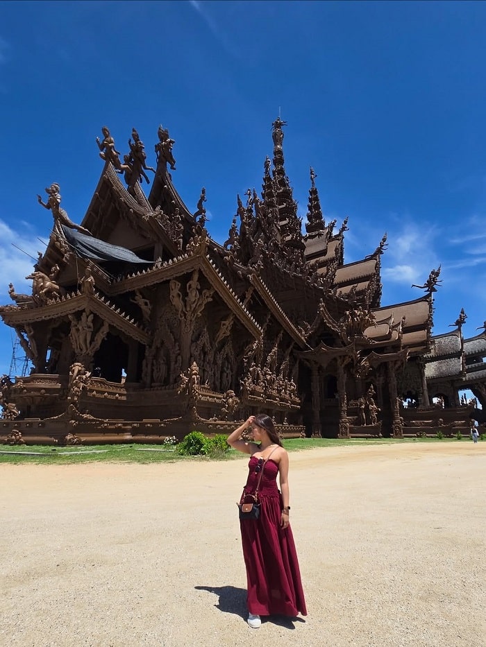 Check in đền Prasat Sut Ja-Tum Thái Lan