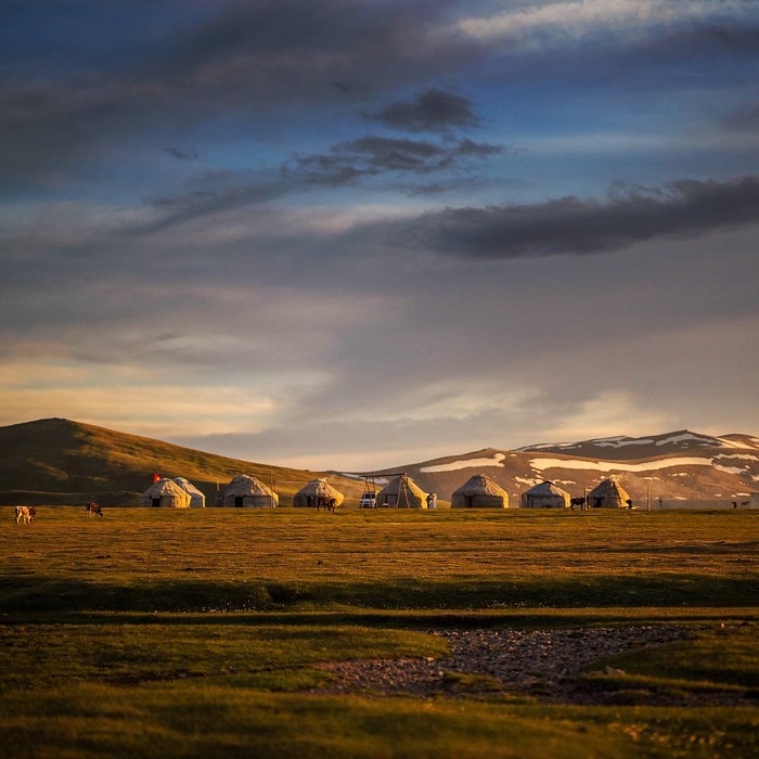 Hồ Song-Kul cũng là điểm đến mùa thu đẹp nhất Trung Á không thể bỏ qua