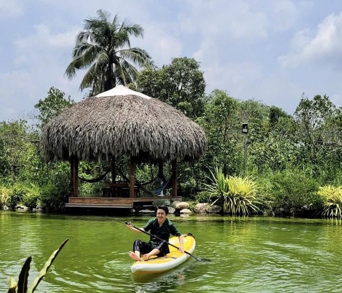 khu du lịch của Vân Trang - chèo thuyền