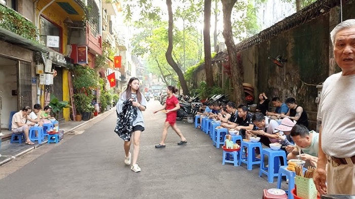 ngõ ẩm thực ở Hà Nội - Ngõ Ấu Triệu