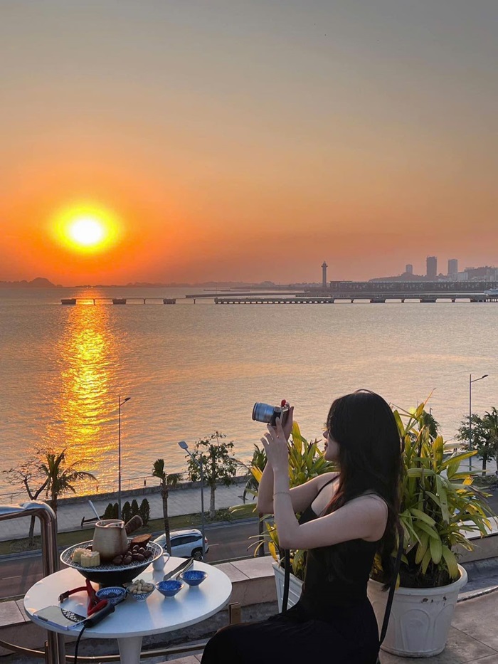 quán cafe view đẹp ở Hòn Gai Hạ Long - Nila’s Coffee Cream Hạ Long