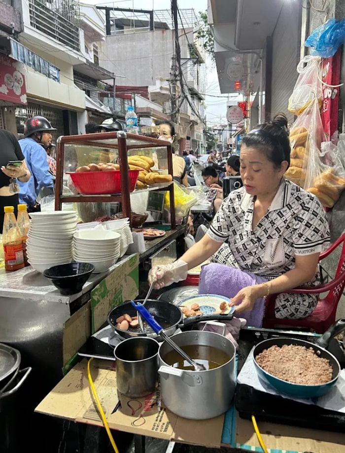 quán xôi ngon ở Hải Phòng - Xôi thịt Cô Tám