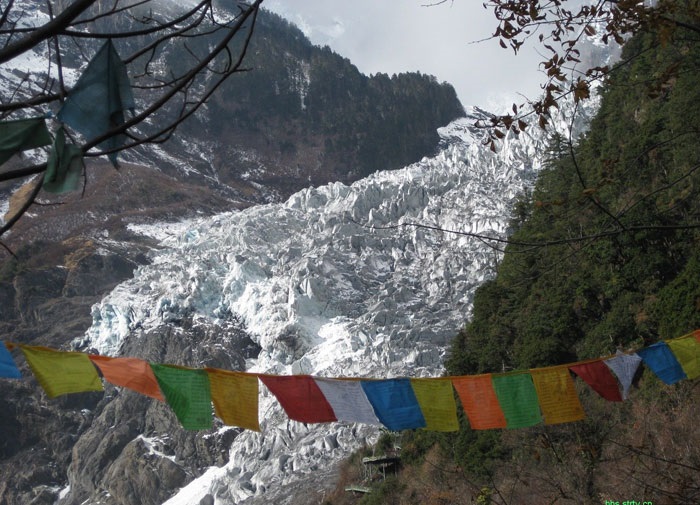 Ngạc nhiên trước sông băng Mingyong là việc cần làm và xem trên núi tuyết Mai Lí 