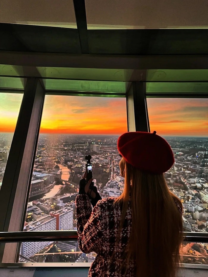 Check in tháp truyền hình Berlin Đức