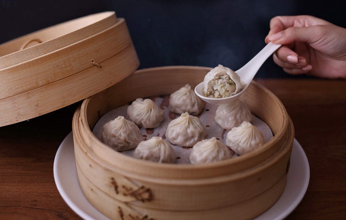Tiểu long bao là món ngon nổi tiếng không kém thịt kho Đông Pha