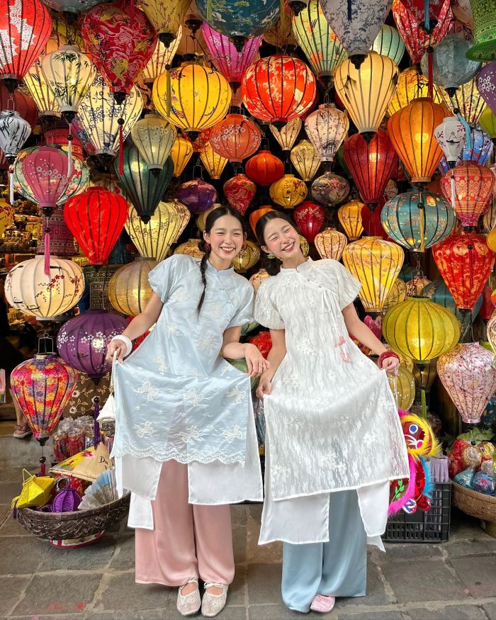 trải nghiệm về đêm ở Hội An chụp ảnh đèn lồng 