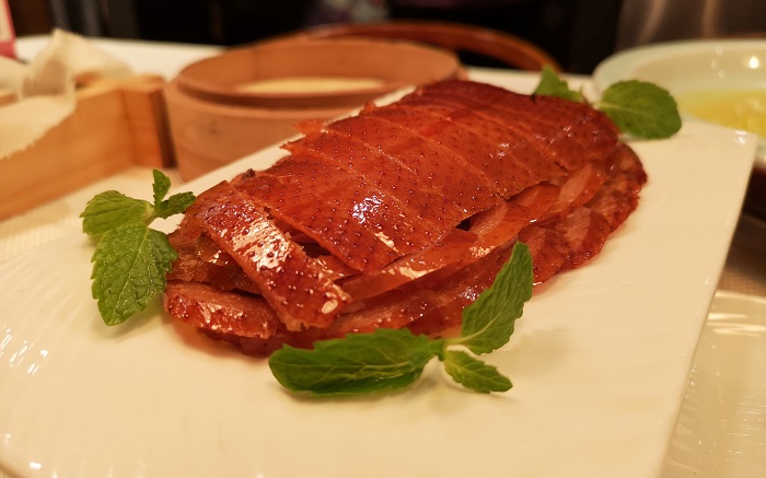 Vịt quay Bắc Kinh là món ngon nổi tiếng không kém thịt kho Đông Pha