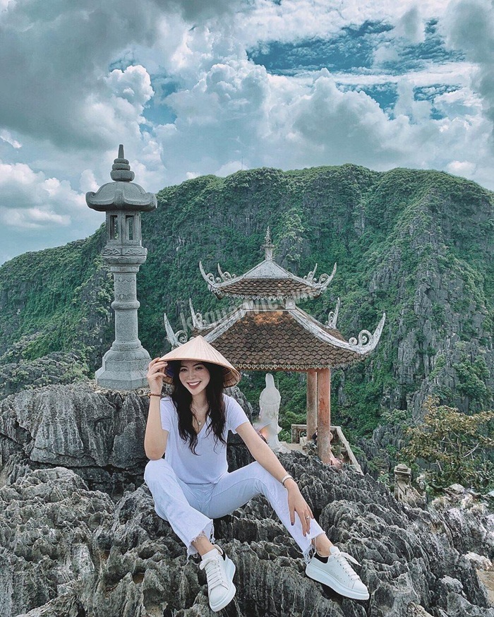 Hang Múa nên đi sáng hay chiều? Nhớ sạc pin điện thoại hoặc máy ảnh đầy năng lượng để thỏa thích sống ảo - Ảnh: SGCC Travel