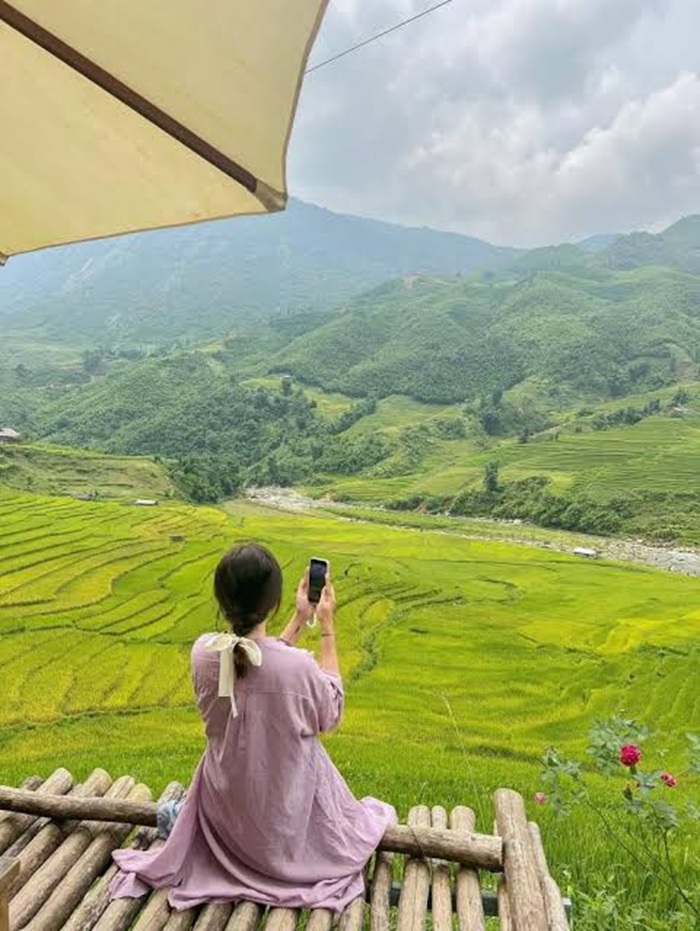 Sapa sáng sớm có gì đặc biệt? Ngắm ruộng bậc thang, hít hà hương thơm mùi lúa chín - Ảnh: iVIVU