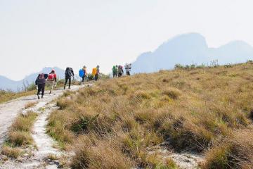 Cận cảnh cung đường trekking Lảo Thẩn đẹp như một giấc mơ