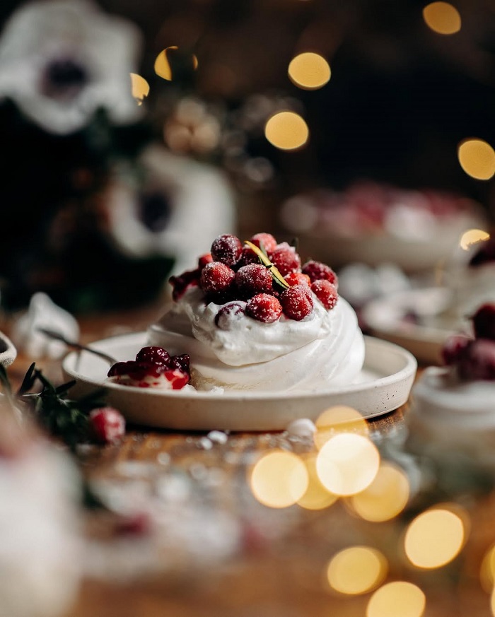 Bánh Pavlova là món bánh Giáng Sinh truyền thống có nguồn gốc từ New Zealand