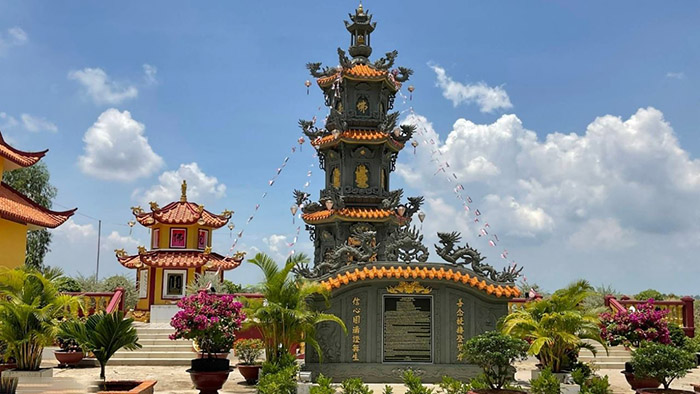 Chùa Núi Nổi An Giang - Bảo Tháp tại chùa