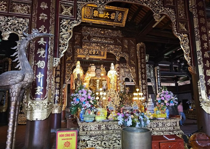 chùa Dạm Bắc Ninh - ban thờ