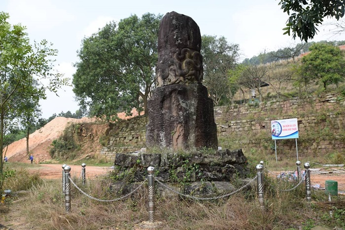 chùa Dạm Bắc Ninh - cột đá