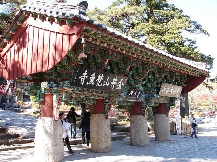 Chùa Beomeosa có Cổng Jogyemun