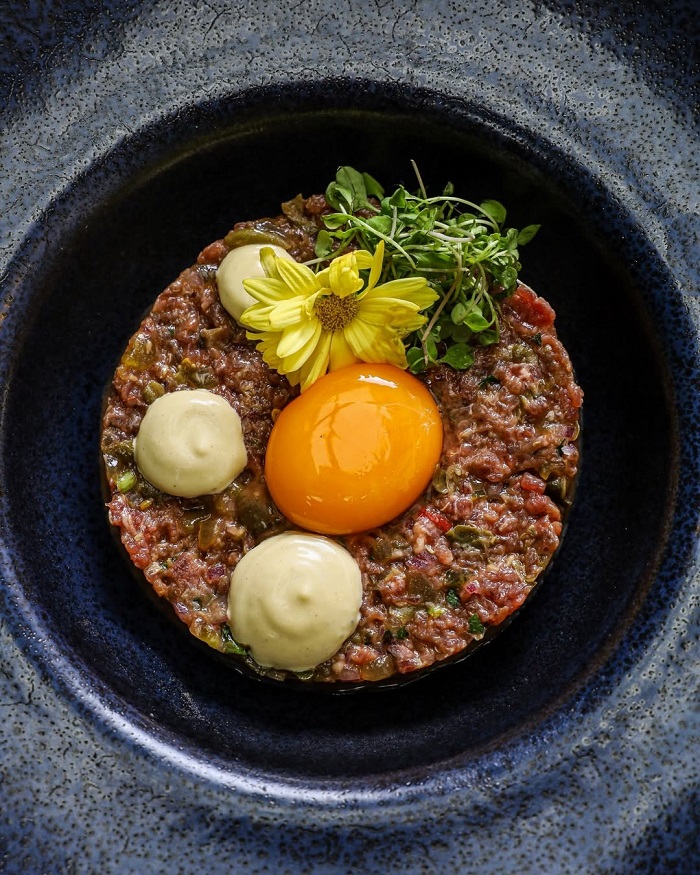 Steak Tartare là một trong những món ăn hoàng gia nổi tiếng có nguyên liệu thượng hạng