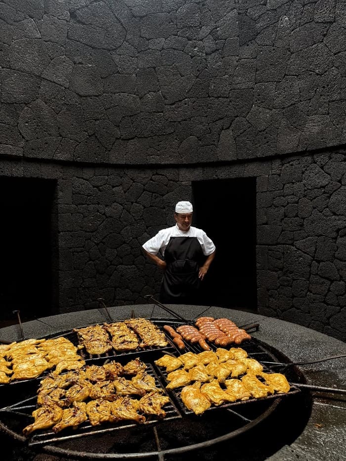 Nhà hàng El Diablo là điểm tham quan nổi bật ở công viên Quốc gia Timanfaya