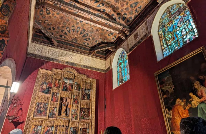 Nhà nguyện Hoàng gia ở lâu đài Alcazar Segovia Tây Ban Nha