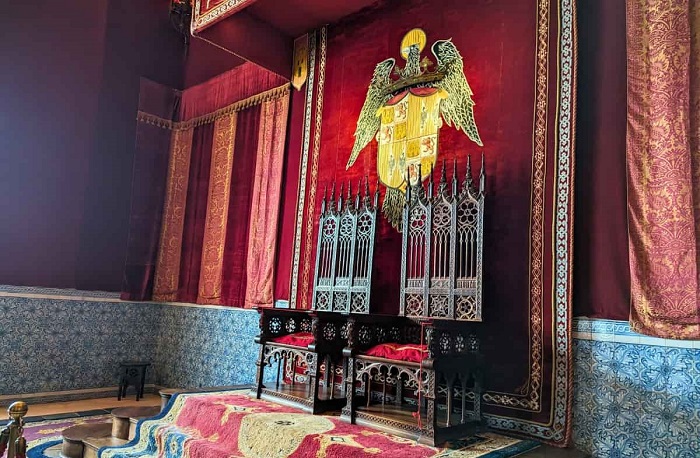 Phòng ngai vàng ở lâu đài Alcazar Segovia Tây Ban Nha