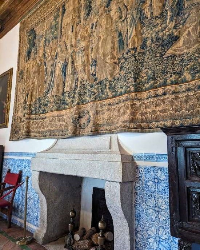 Sảnh lò sưởi ở lâu đài Alcazar Segovia Tây Ban Nha