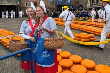 Chợ phô mai Alkmaar Hà Lan - chợ phô mai lớn nhất thế giới