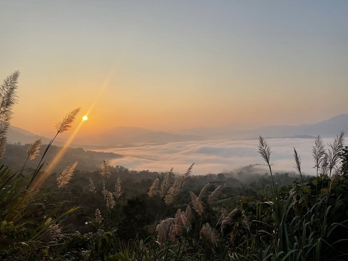 Xã Bao La Mai Châu một sớm mai đầy ắp mây trắng