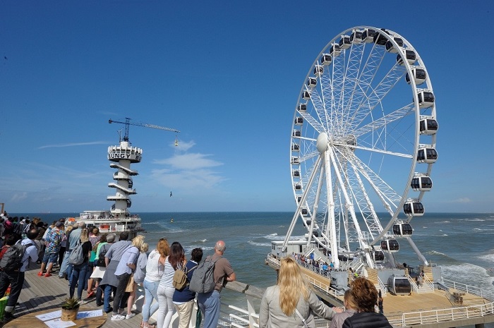 Khám phá cầu cảng Scheveningen Pier là hoạt động thú vị ở biển Scheveningen Hà Lan