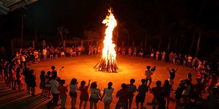 du lịch Hoà Bình chơi gì - Đốt lửa trại đêm