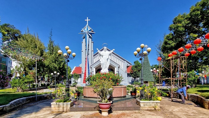 nhà thờ Thánh Tâm Đắk Lắk  
