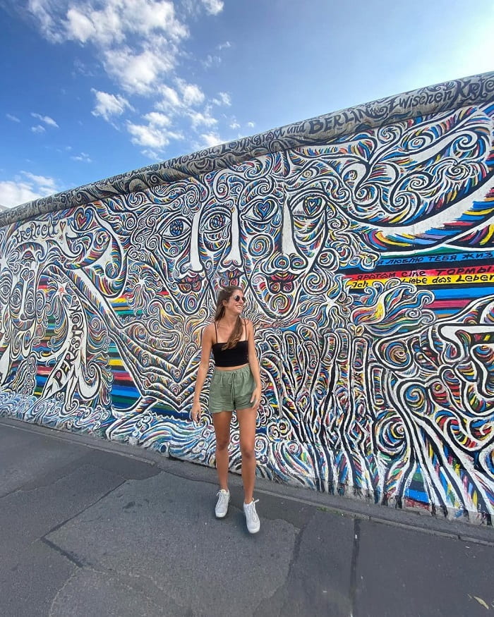 Check in phòng trưng bày East Side Đức