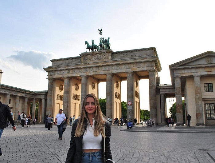Cổng Brandenburg là điểm tham quan ở quảng trường Pariser Platz