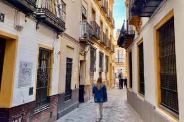 Vẻ đẹp mê hoặc của khu phố Santa Cruz Tây Ban Nha khiến ai cũng muốn dừng chân!