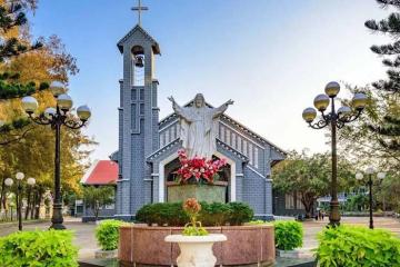 Nhà thờ Thánh Tâm Đắk Lắk: điểm đến tâm linh mang hồn Tây Nguyên