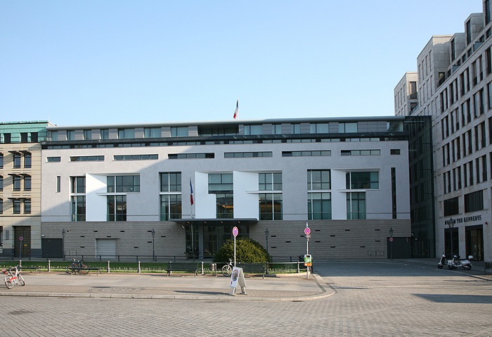 Đại sứ quán Pháp là điểm tham quan ở quảng trường Pariser Platz