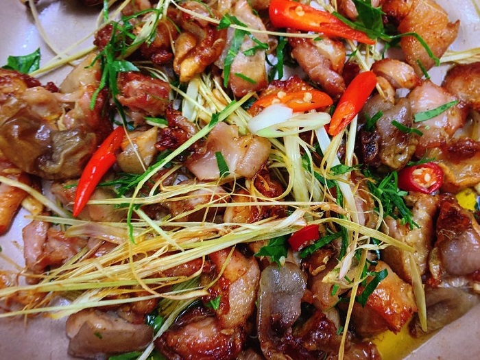 Bê chao món ăn vàng giòn, mềm ngọt rất hút hồn du khách - Ảnh: Lữ Hành Việt Nam
