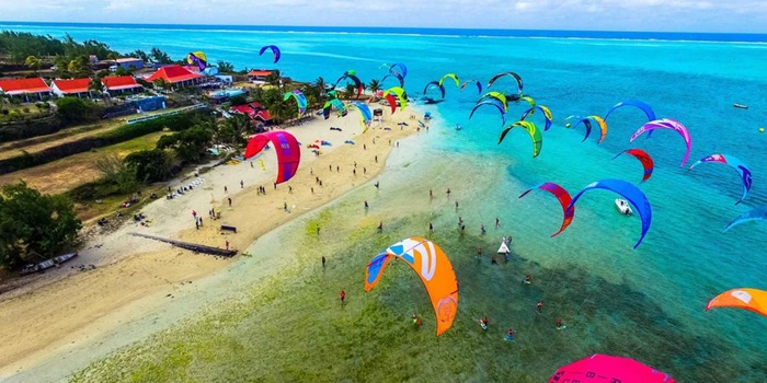 Trải nghiệm dù lượn ở hòn đảo Rodrigues - Ảnh: Visit Today