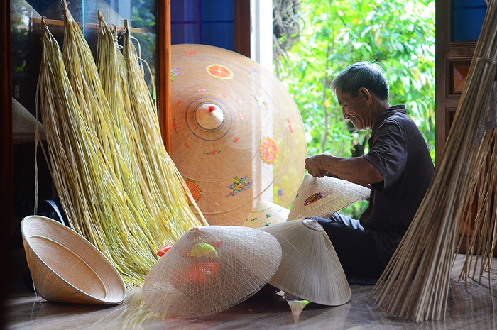 Làng nghề nón ngựa Phú Gia có từ lâu đời, gắn liền với quân đội Tây Sơn thần tốc - Ảnh: Internet