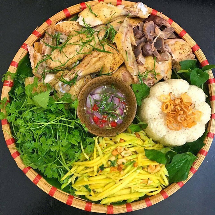 Nhà hàng 168 Hùng Vương còn nổi tiếng món gà chạy bộ - Ảnh: Fanpage nhà hàng