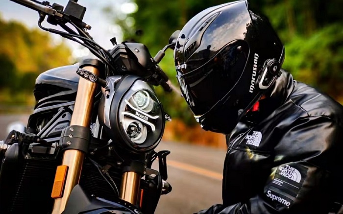 Khi đi phượt Nha Trang bằng xe máy, bạn nên kiểm tra kỹ lưỡng hệ thống đèn, phanh, lốp... - Ảnh: Internet