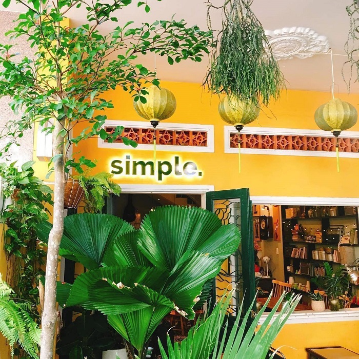Simple - quán cà phê vintage ở Đà Nẵng sở hữu gam màu vàng rực rỡ - Ảnh: Fanpage
