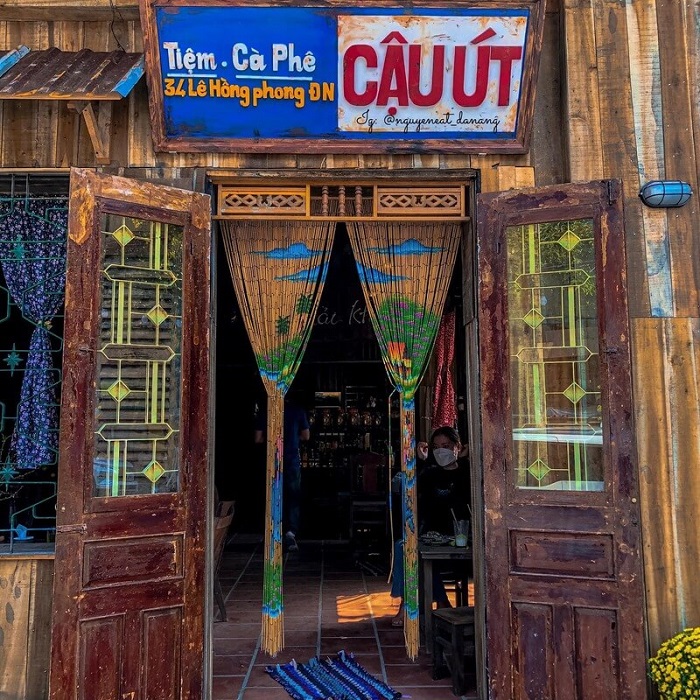 Tiệm cà phê Cậu Út sở hữu phong cách hoài cổ - Ảnh: Internet