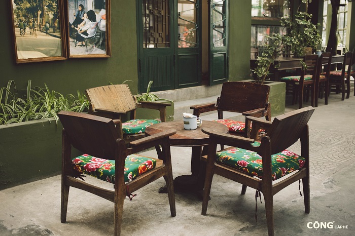 Không gian quán sở hữu gam màu xanh lá cây chủ đạo - Ảnh: Fanpage