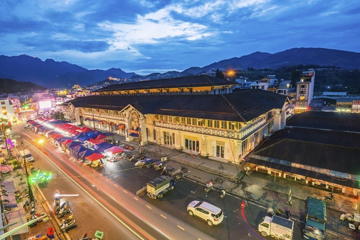 Sapa về đêm có gì chơi? Ghé thăm chợ đêm cảm nhận nhịp sống ở phố núi khi màn đêm buông xuống - Ảnh: MIA