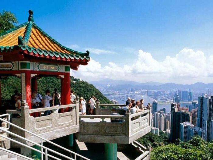 Nên book tour mùa Hè hoặc Thu để có trải nghiệm hấp dẫn khi tới Hong Kong 