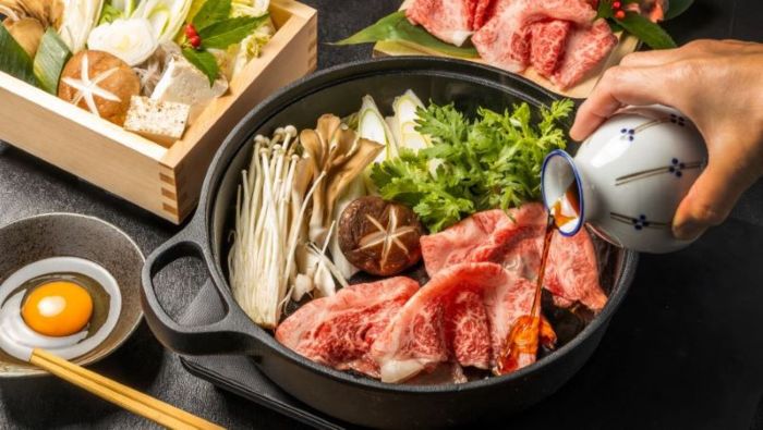 Lẩu Shabu Shabu là đặc sản hấp dẫn trong văn hóa ẩm thực xứ Phù Tang