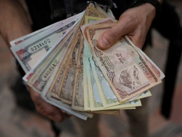 Nên trả tiền cho người Nepal bằng tay phải để thể hiện sự tôn trọng