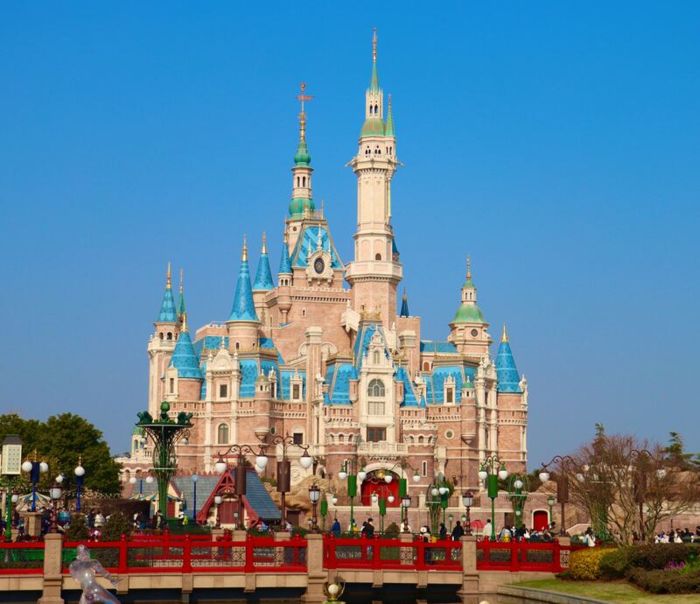 Ghé thăm Disneyland Thượng Hải với nhiều trò chơi thú vị