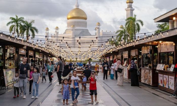 Mua sắm ở chợ Brunei cần chú ý kiểm tra chất lượng sản phẩm