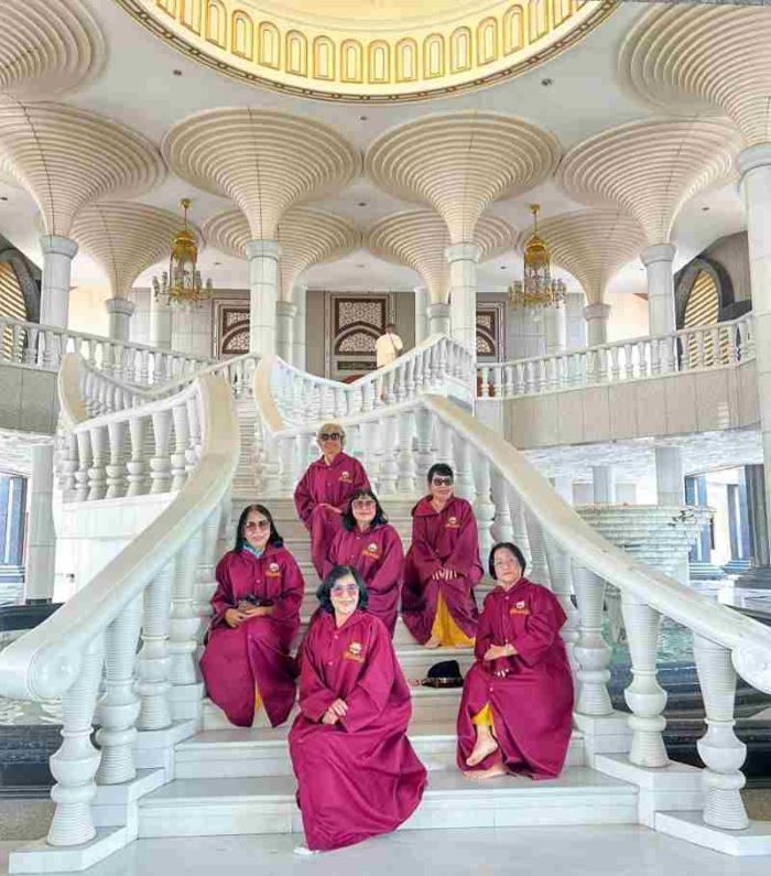 Bạn nên mặc trang phục kín đáo khi đến các điểm tham quan tâm linh ở Brunei 